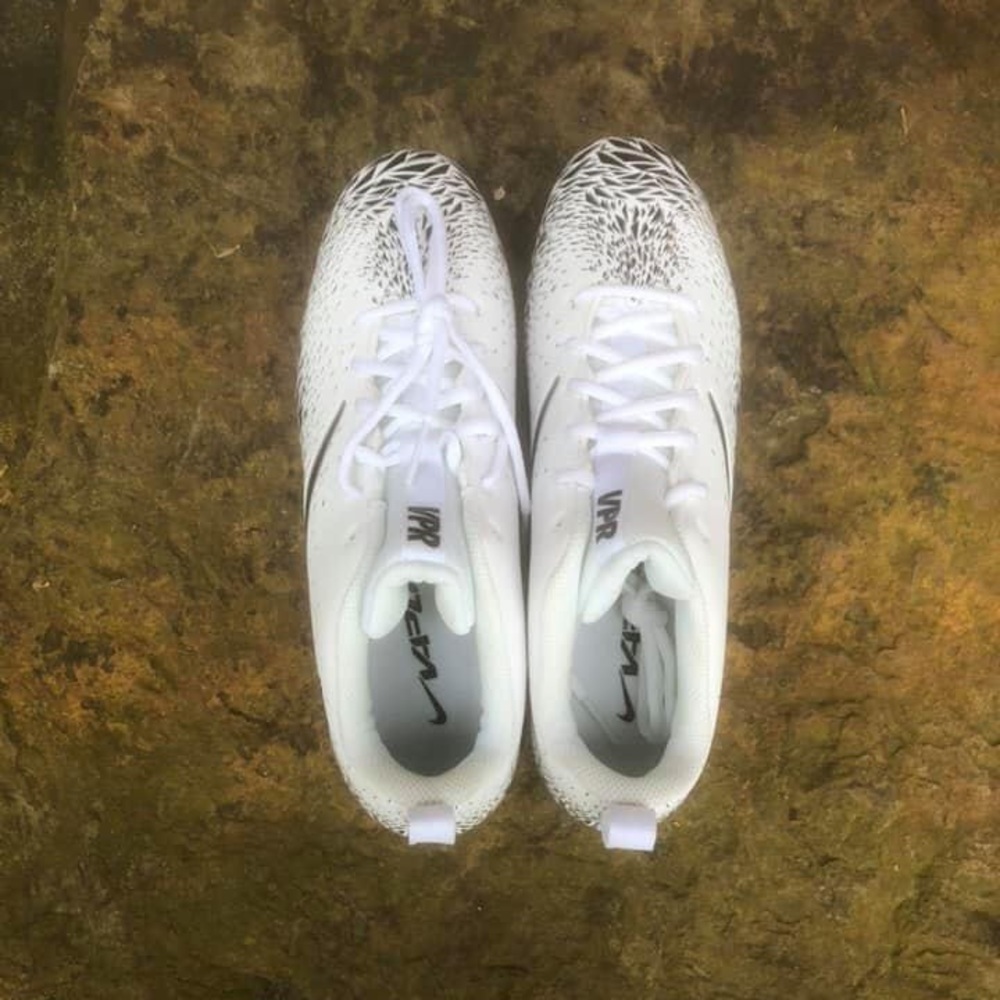 Cleats - Picture 5 of 7